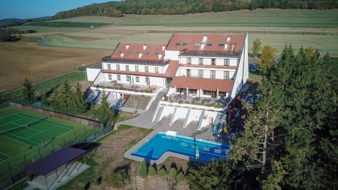 Hotel Berounka Hrebecniky Екстер'єр фото