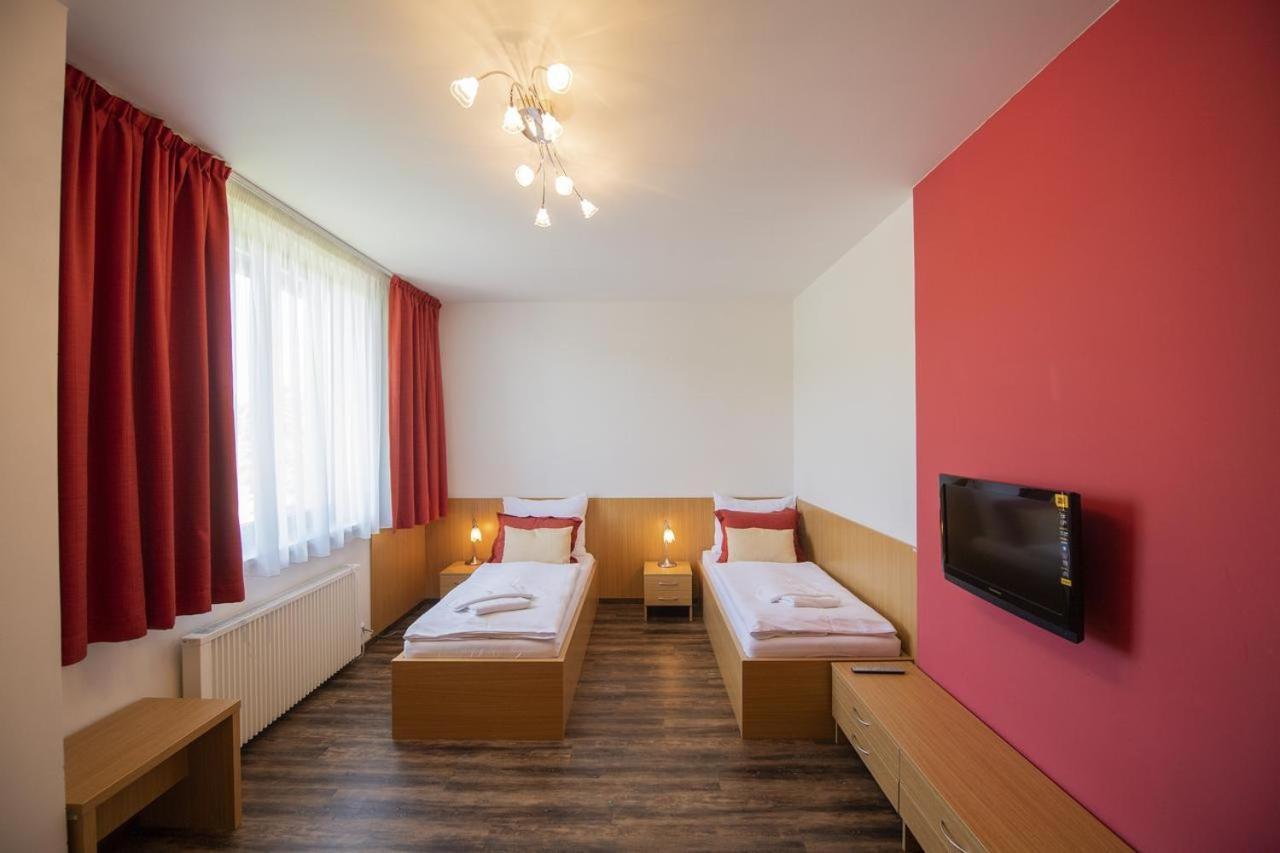 Hotel Berounka Hrebecniky Екстер'єр фото
