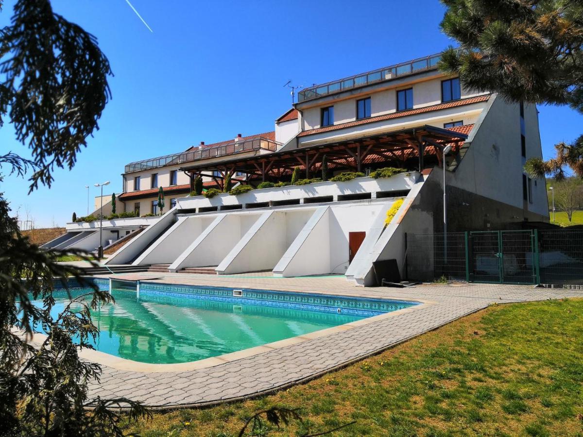 Hotel Berounka Hrebecniky Екстер'єр фото