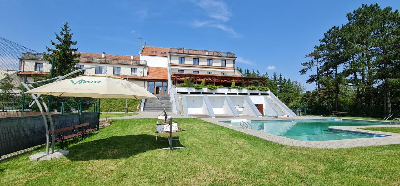 Hotel Berounka Hrebecniky Екстер'єр фото