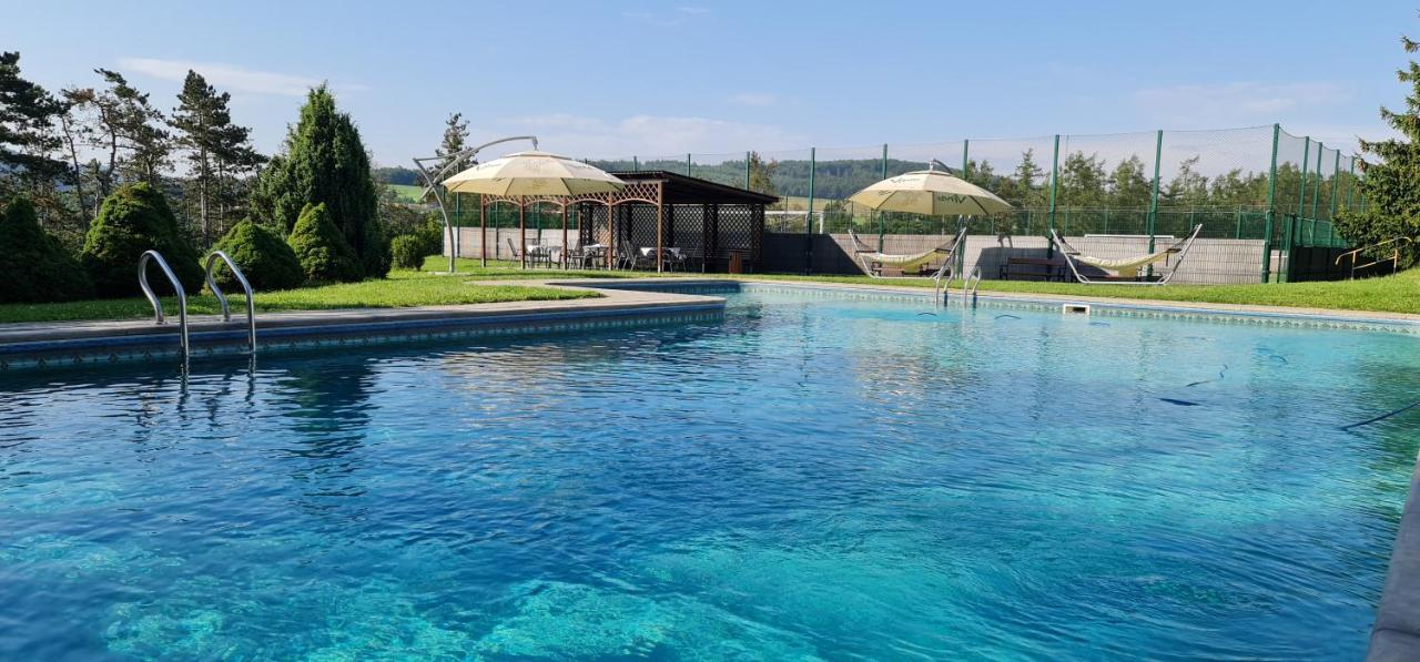 Hotel Berounka Hrebecniky Екстер'єр фото